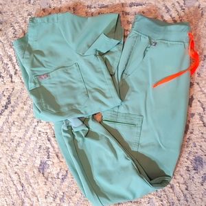 Figs jade catarina top and zamora jogger